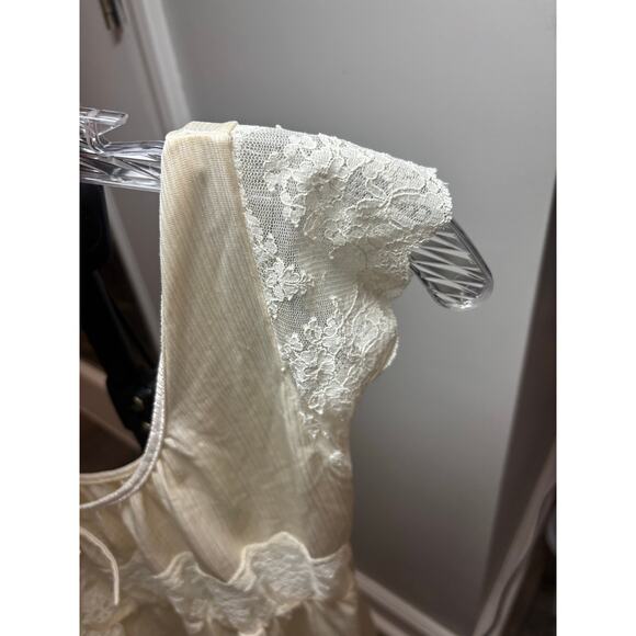 Vintage Ivory Nylon Lace Trim Nightgown / Slip Dress – Made in USA – Size M - Picture 5 of 6